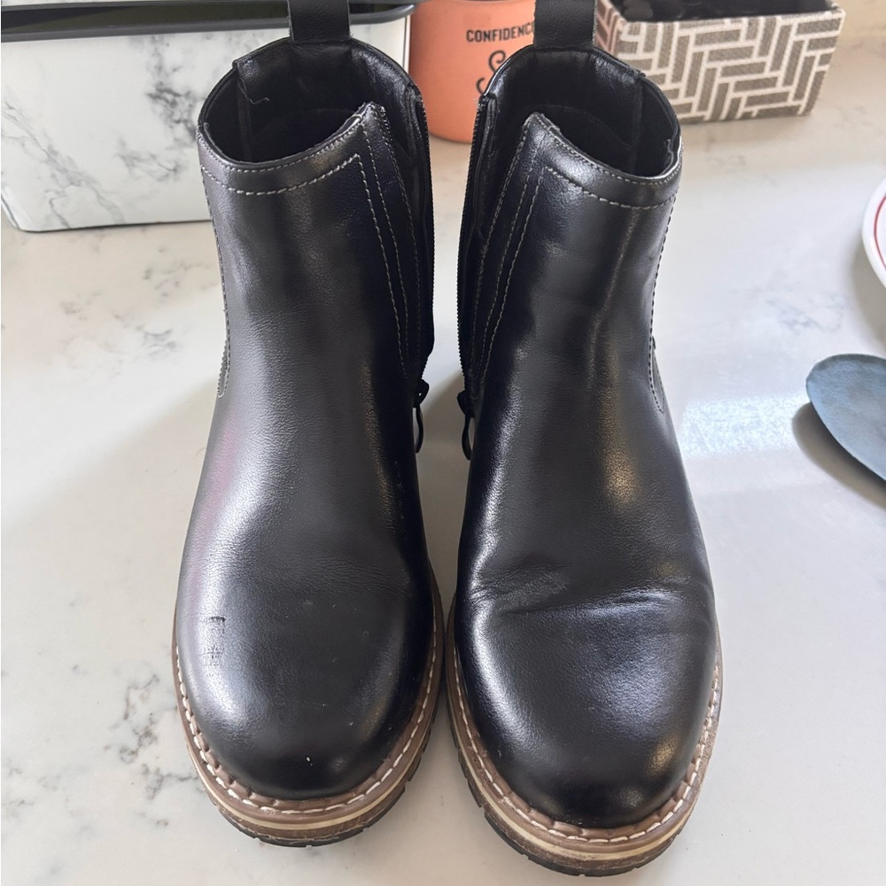 Joseph Siebel.  Chelsea boots.  Amazing comfort worn a few times size 11